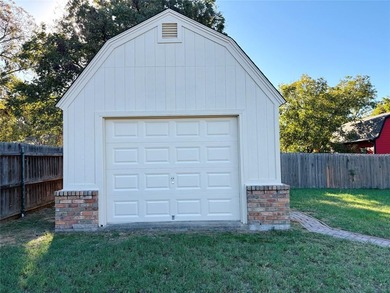 Single level home located on large 13,200 sq ft lot, close to on Harbor Lakes Golf Club in Texas - for sale on GolfHomes.com, golf home, golf lot