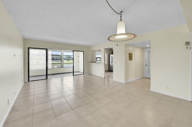 SELLER MOTIVATED-BRING REASONABLE OFFERS! Deluxe corner on Kings Point Golf -Flanders Way in Florida - for sale on GolfHomes.com, golf home, golf lot