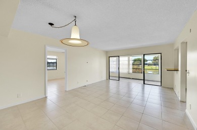 SELLER MOTIVATED-BRING REASONABLE OFFERS! Deluxe corner on Kings Point Golf -Flanders Way in Florida - for sale on GolfHomes.com, golf home, golf lot