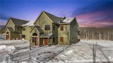 Escape to your mountain retreat! This condo offers the perfect on Hidden Valley Golf Club in Pennsylvania - for sale on GolfHomes.com, golf home, golf lot