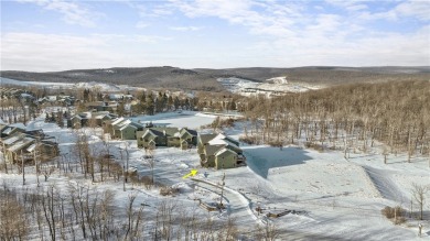 Escape to your mountain retreat! This condo offers the perfect on Hidden Valley Golf Club in Pennsylvania - for sale on GolfHomes.com, golf home, golf lot