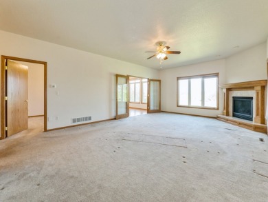 Ranch townhome that walks out to Deer Run Golf Course with 1440 on Deer Run Golf Club and DR in Iowa - for sale on GolfHomes.com, golf home, golf lot