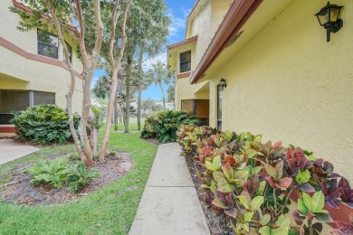 Great 3 bedroom 2.5 bath, 2 car garage corner townhome located on Boca Delray Golf and Country Club in Florida - for sale on GolfHomes.com, golf home, golf lot