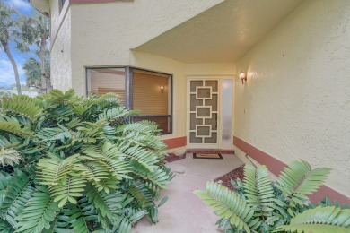 Great 3 bedroom 2.5 bath, 2 car garage corner townhome located on Boca Delray Golf and Country Club in Florida - for sale on GolfHomes.com, golf home, golf lot