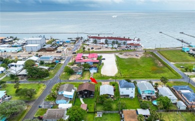 Ideal Coastal Retreat - Primary Residence or Weekend Getaway! on Rockport Country Club in Texas - for sale on GolfHomes.com, golf home, golf lot