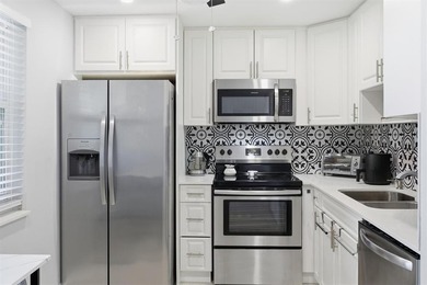 This spacious 3-bedroom, 2.5-bath corner unit in the gated *18th on Inverrary Country Club in Florida - for sale on GolfHomes.com, golf home, golf lot