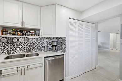 This spacious 3-bedroom, 2.5-bath corner unit in the gated *18th on Inverrary Country Club in Florida - for sale on GolfHomes.com, golf home, golf lot