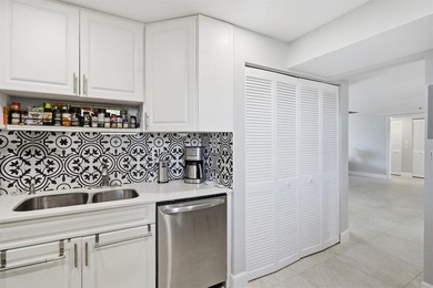 This spacious 3-bedroom, 2.5-bath corner unit in the gated *18th on Inverrary Country Club in Florida - for sale on GolfHomes.com, golf home, golf lot