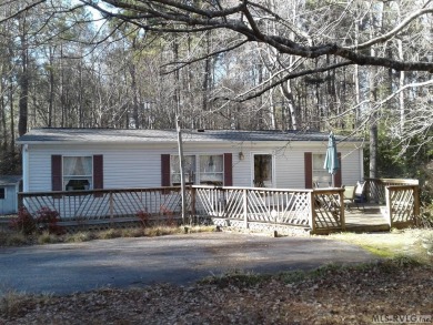 Cozy Doublewide Home with 3 bedrooms, 2 bathrooms. Split floor on Tanglewood Shores Golf Club in Virginia - for sale on GolfHomes.com, golf home, golf lot