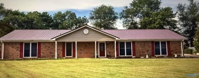 Charming 4 Bedroom, 2 Bathroom Brick Rancher on Spacious on Colonial Golf Course in Alabama - for sale on GolfHomes.com, golf home, golf lot