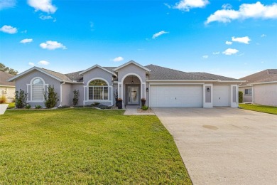 ***ABSOLUTELY WONDERFUL HOME***   You will love this 2 Bed / 2.5 on Ocala Palms Golf and Country Club in Florida - for sale on GolfHomes.com, golf home, golf lot