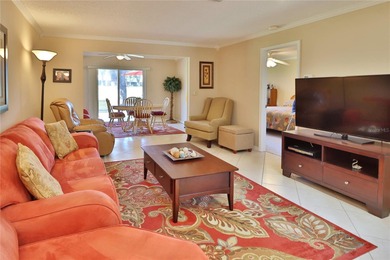 HIGHLAND LAKES IMMACULATE GOLF COURSE CONDO! THIS COMPLETELY on Highland Lakes Executive Golf Course in Florida - for sale on GolfHomes.com, golf home, golf lot