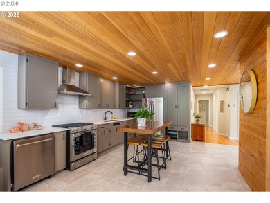 Discover timeless design and modern comfort in this stunning on  in Oregon - for sale on GolfHomes.com, golf home, golf lot