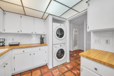 Welcome to this bright and spacious 2-bedroom, 2-bath condo on Hunters Run Golf and Country Club in Florida - for sale on GolfHomes.com, golf home, golf lot