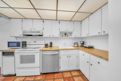 Welcome to this bright and spacious 2-bedroom, 2-bath condo on Hunters Run Golf and Country Club in Florida - for sale on GolfHomes.com, golf home, golf lot