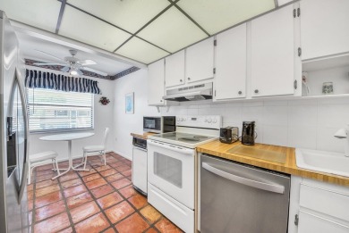 Welcome to this bright and spacious 2-bedroom, 2-bath condo on Hunters Run Golf and Country Club in Florida - for sale on GolfHomes.com, golf home, golf lot