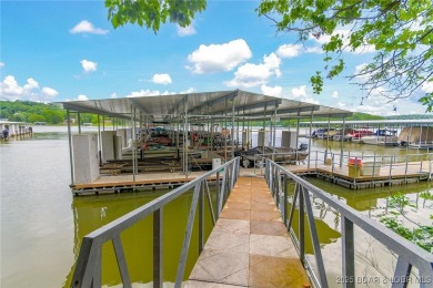 LARGE two bedroom condo that easily sleeps a big family. BIG and on Lake Valley Country Club in Missouri - for sale on GolfHomes.com, golf home, golf lot