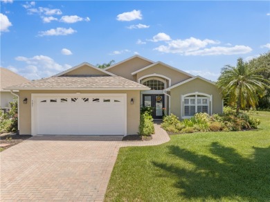 Welcoming Royal Palm Bay Model located at end of cul-de-sac on Sebastian Municipal Golf Course in Florida - for sale on GolfHomes.com, golf home, golf lot