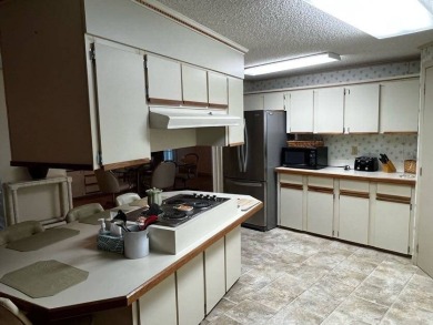 This beautifully maintained 2-bedroom, 2-bathroom Homes of Merit on Lake Henry Golf Club in Florida - for sale on GolfHomes.com, golf home, golf lot