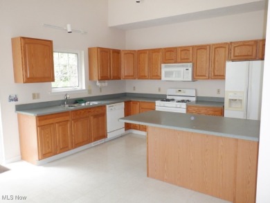 Welcome to this beautifully maintained 3-bedroom, 2-bath cluster on Gleneagles Golf Club in Ohio - for sale on GolfHomes.com, golf home, golf lot