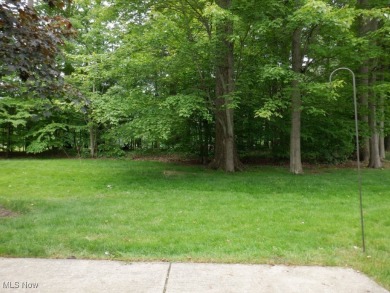 Welcome to this beautifully maintained 3-bedroom, 2-bath cluster on Gleneagles Golf Club in Ohio - for sale on GolfHomes.com, golf home, golf lot