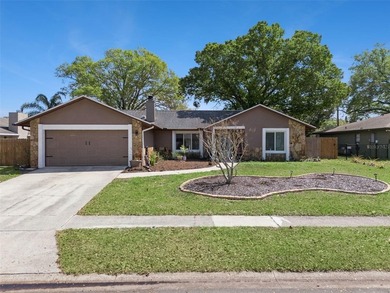 Beautiful 3-bedroom, 2-bath home in the heart of Casselberry on Casselberry Golf Club in Florida - for sale on GolfHomes.com, golf home, golf lot