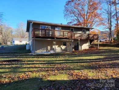 What a bargain on this MOVE IN READY, Newly renovated 4 BR/2.5 on Linville Golf Club in North Carolina - for sale on GolfHomes.com, golf home, golf lot