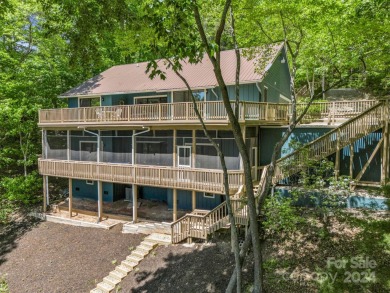Nicely updated home, overlooking the 11th green of the Bald on Rumbling Bald Resort on Lake Lure in North Carolina - for sale on GolfHomes.com, golf home, golf lot