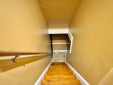 **OPEN HOUSE 2-4  SUNDAY NOV 23 **Almost 1 acre in desirable on Hunting Hills Country Club in Virginia - for sale on GolfHomes.com, golf home, golf lot