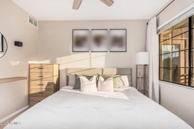 NEW HVAC!!! This updated 2 bed, 2 bath end unit condo offers on Papago Golf Course in Arizona - for sale on GolfHomes.com, golf home, golf lot