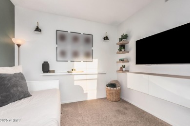 NEW HVAC!!! This updated 2 bed, 2 bath end unit condo offers on Papago Golf Course in Arizona - for sale on GolfHomes.com, golf home, golf lot
