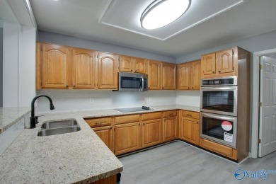 Move in ready!! Spacious free maintenance condo with 3BR/3BA on Becky Peirce Municipal Golf Course in Alabama - for sale on GolfHomes.com, golf home, golf lot