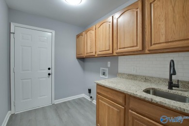 Move in ready!! Spacious free maintenance condo with 3BR/3BA on Becky Peirce Municipal Golf Course in Alabama - for sale on GolfHomes.com, golf home, golf lot