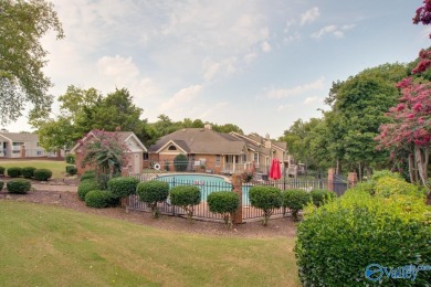 Move in ready!! Spacious free maintenance condo with 3BR/3BA on Becky Peirce Municipal Golf Course in Alabama - for sale on GolfHomes.com, golf home, golf lot