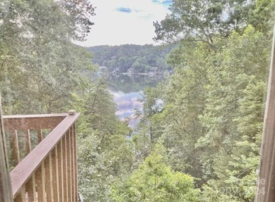 Beautifully updated 2 bedroom, 2 bath Quail Cove Townhome with on Rumbling Bald Resort on Lake Lure in North Carolina - for sale on GolfHomes.com, golf home, golf lot
