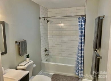 Beautifully updated 2 bedroom, 2 bath Quail Cove Townhome with on Rumbling Bald Resort on Lake Lure in North Carolina - for sale on GolfHomes.com, golf home, golf lot