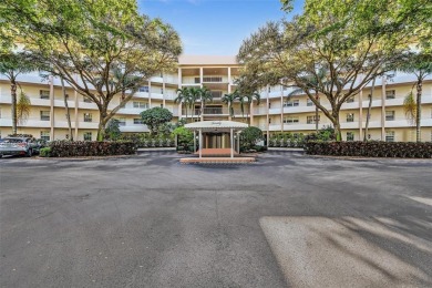 Turnkey Remodeled Three Bedroom, Two Bathroom Corner Unit.  New on Palm-Aire Country Club and Resort - The Oaks in Florida - for sale on GolfHomes.com, golf home, golf lot