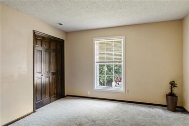 This spacious 4-bedroom residence offers exceptionally large on National Golf Club of Kansas City in Missouri - for sale on GolfHomes.com, golf home, golf lot