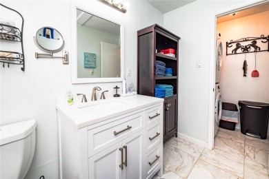 Charming and fully furnished 2-bedroom, 1-bath Cottage with a on Rockport Country Club in Texas - for sale on GolfHomes.com, golf home, golf lot