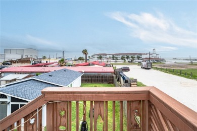 Charming and fully furnished 2-bedroom, 1-bath Cottage with a on Rockport Country Club in Texas - for sale on GolfHomes.com, golf home, golf lot