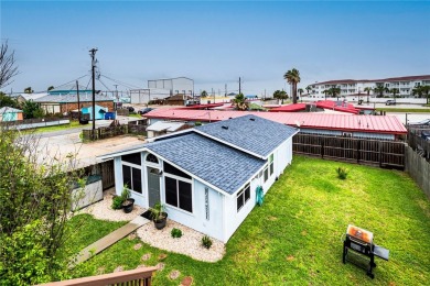 Charming and fully furnished 2-bedroom, 1-bath Cottage with a on Rockport Country Club in Texas - for sale on GolfHomes.com, golf home, golf lot