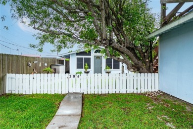 Charming and fully furnished 2-bedroom, 1-bath Cottage with a on Rockport Country Club in Texas - for sale on GolfHomes.com, golf home, golf lot