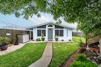 Charming and fully furnished 2-bedroom, 1-bath Cottage with a on Rockport Country Club in Texas - for sale on GolfHomes.com, golf home, golf lot