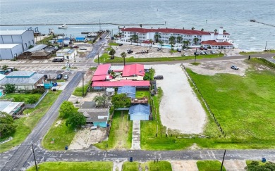 Charming and fully furnished 2-bedroom, 1-bath Cottage with a on Rockport Country Club in Texas - for sale on GolfHomes.com, golf home, golf lot