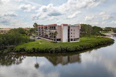 WATERFRONT LIFE AT ITS BEST! Spectacular sunsets, relaxing on The Dunedin Country Club in Florida - for sale on GolfHomes.com, golf home, golf lot