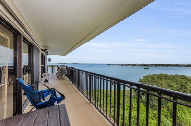WATERFRONT LIFE AT ITS BEST! Spectacular sunsets, relaxing on The Dunedin Country Club in Florida - for sale on GolfHomes.com, golf home, golf lot