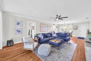 Second story 3 bedroom, 2 bath condo in Turtle Creek! Updated on Turtle Creek Club in Florida - for sale on GolfHomes.com, golf home, golf lot