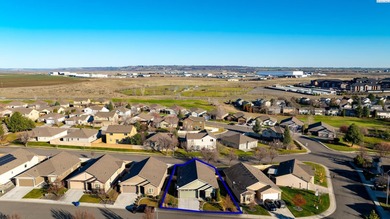 This beautifully refreshed, custom-built single-level home by on Horn Rapids Golf Club in Washington - for sale on GolfHomes.com, golf home, golf lot