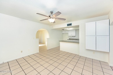 Located in the heart of Lake Havasu City, this 3-bedroom, 2-bath on London Bridge Golf Course in Arizona - for sale on GolfHomes.com, golf home, golf lot