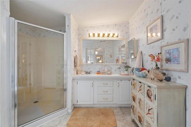 Under contract-accepting backup offers. Welcome to this cozy and on Kings Gate Golf Club in Florida - for sale on GolfHomes.com, golf home, golf lot